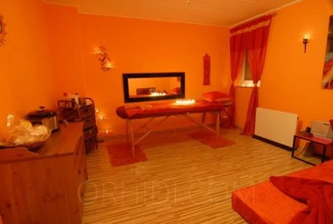 Claudia Massage — 6 / 11