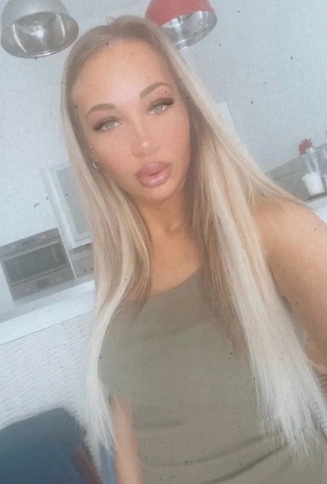 Nelly, Escort, Budapest