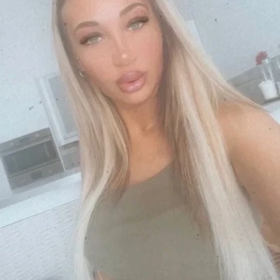 Nelly, Escort, Budapest