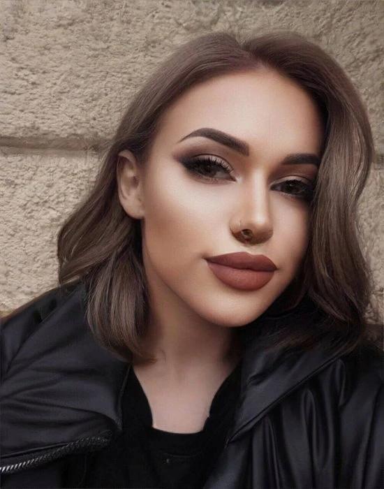 Alina — 2 / 3