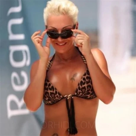 LAURA ÖSTERREICH - KNUSPERHÄUSLE — 2 / 3