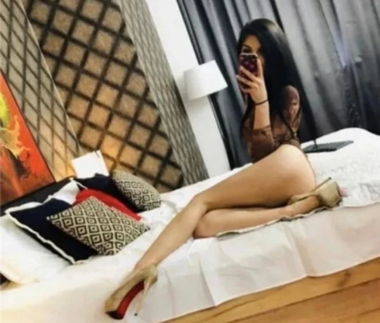 Selena — 2 / 3