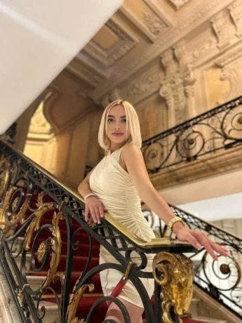 Ilona — 1 / 6