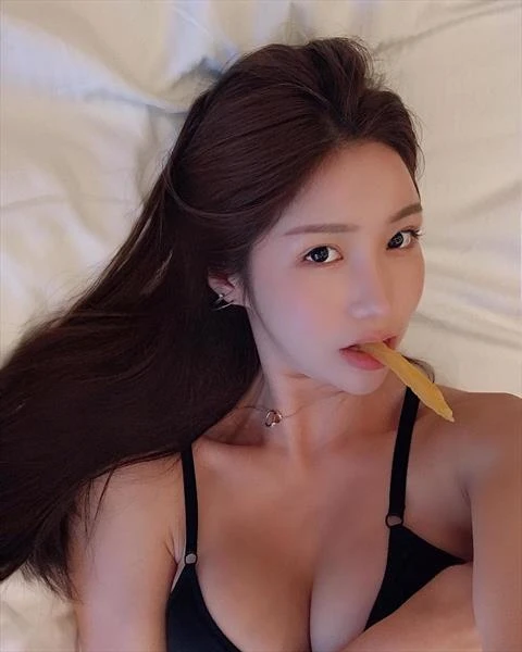 V E R S A (Real photo), Escort, Hongguang Qidui