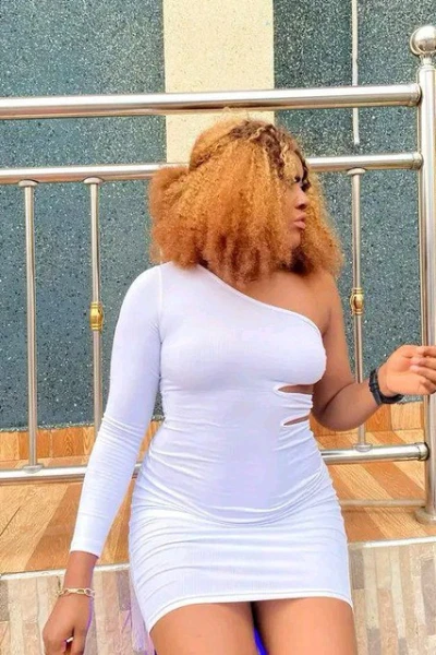 Vicky, Escort, Accra