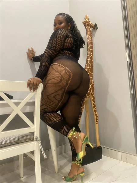 Aria, Escort, Accra