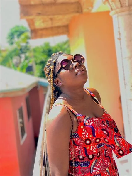Abi, Escort, Accra