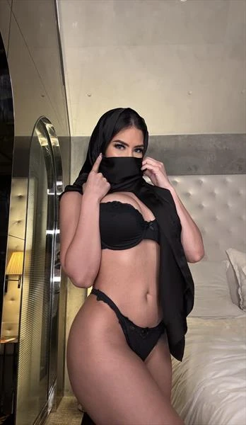 Linda Monroe, Escort, Hongguang Qidui