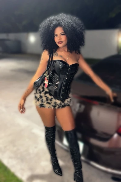 Riri, Escort, Nassau