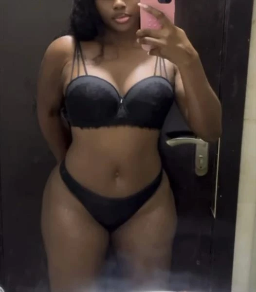Amira, Escort, Lomé