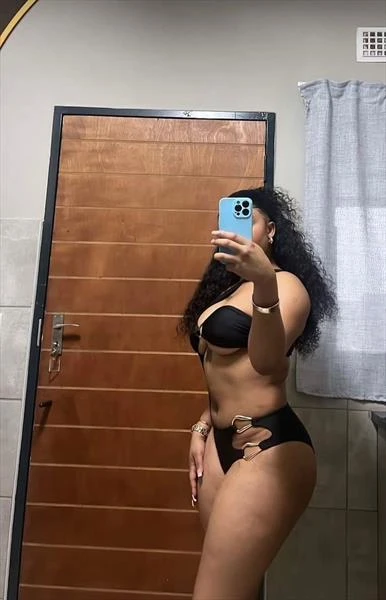 Lizzy, Escort, Accra