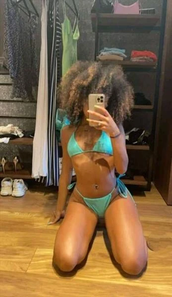 Laura, Escort, Quatre Bornes