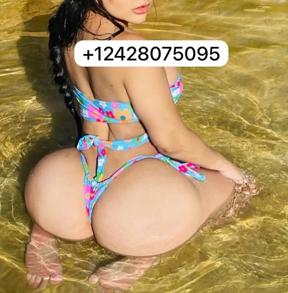 Mía, Escort, Nassau