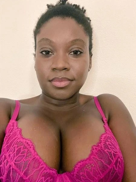 Pretty Vee, Escort, Accra
