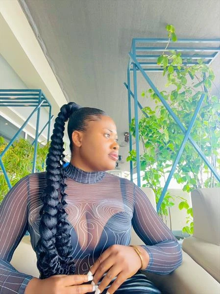 Ella, Escort, Accra