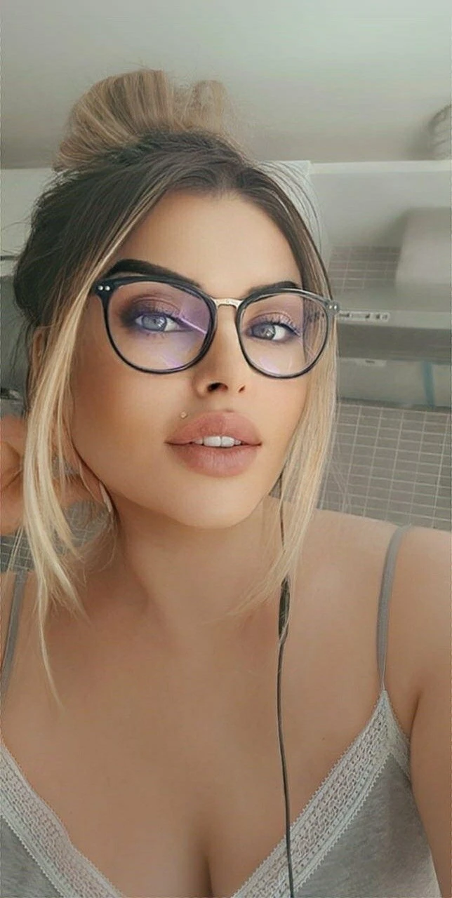 Milana – escort in Armenia — 5 / 11
