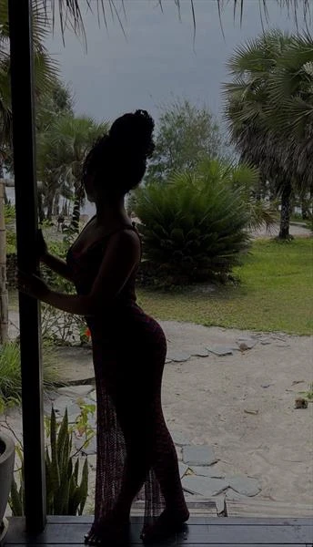 Maya, Escort, Dakar