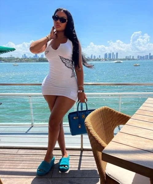Penola, Escort, Abidjan