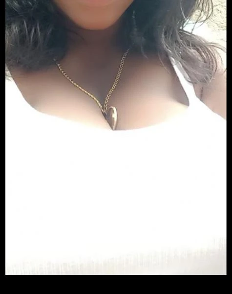 Breastina, Escort, Tema