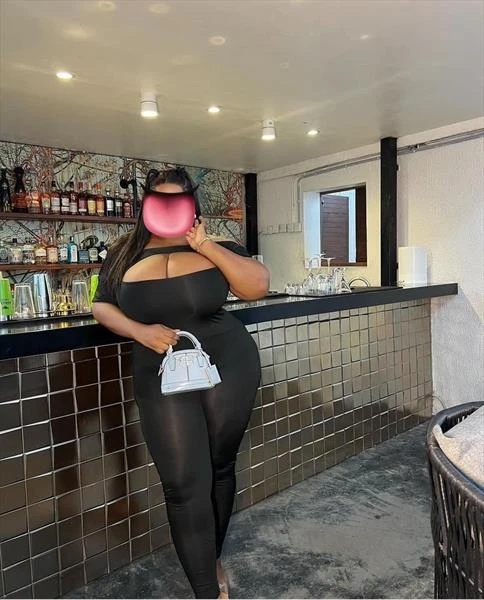 Anika wet, Escort, Accra
