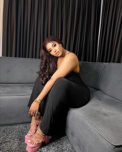 Cara, Escort, Abidjan