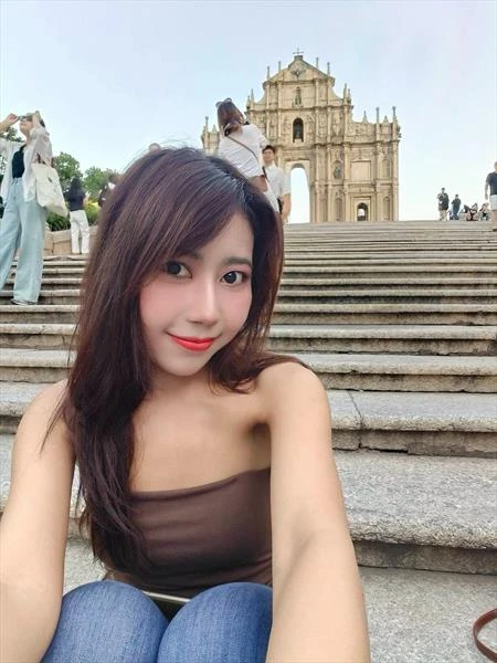 Ai, Escort, Macau