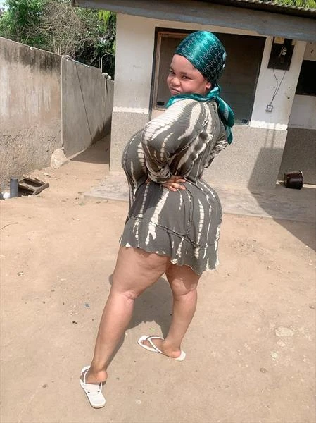 Bigmama223, Escort, Accra