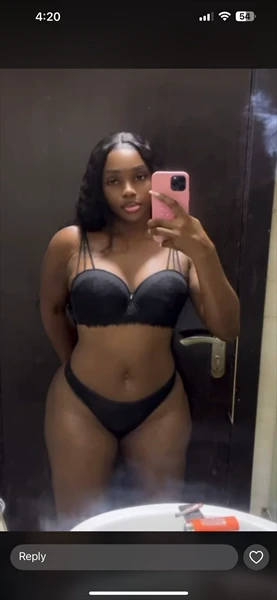 Amira, Escort, Lomé