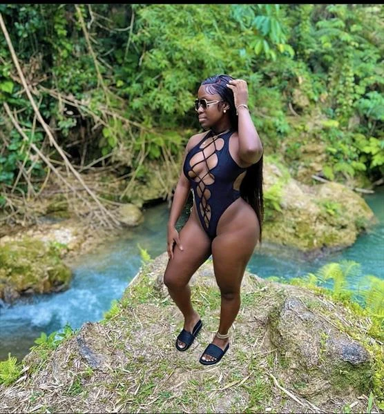 Ashley, Escort, Nassau