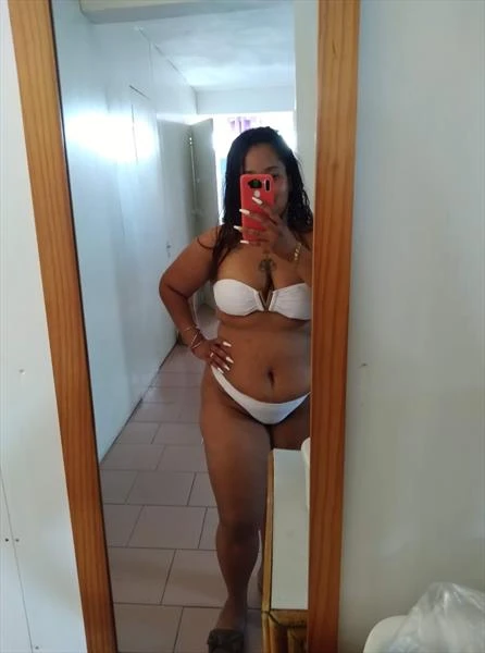 Megann, Escort, Quatre Bornes
