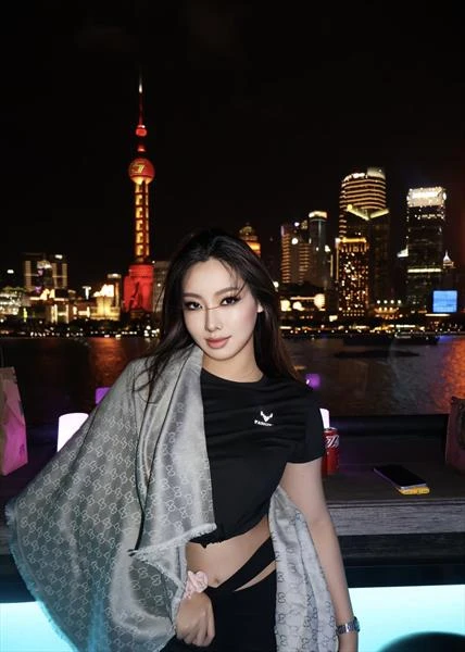 NANA, Escort, Shanghai