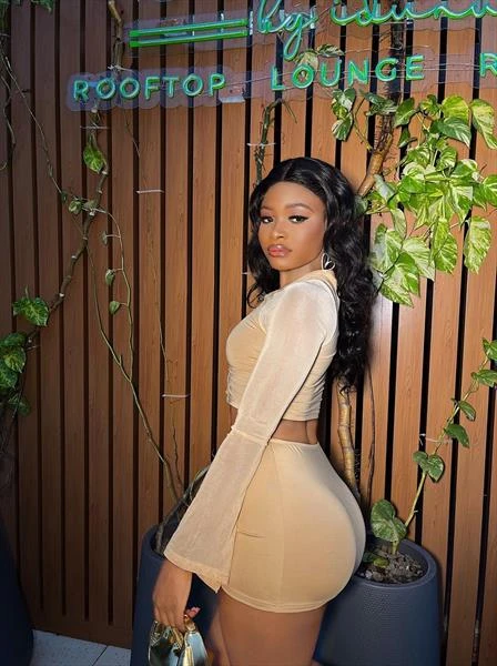 Calia, Escort, Cotonou