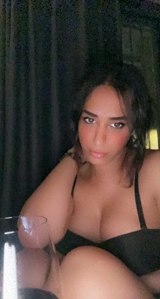 Naya arabian, Escort, Reykjavík