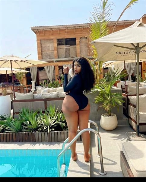 Lucy, Escort, Accra