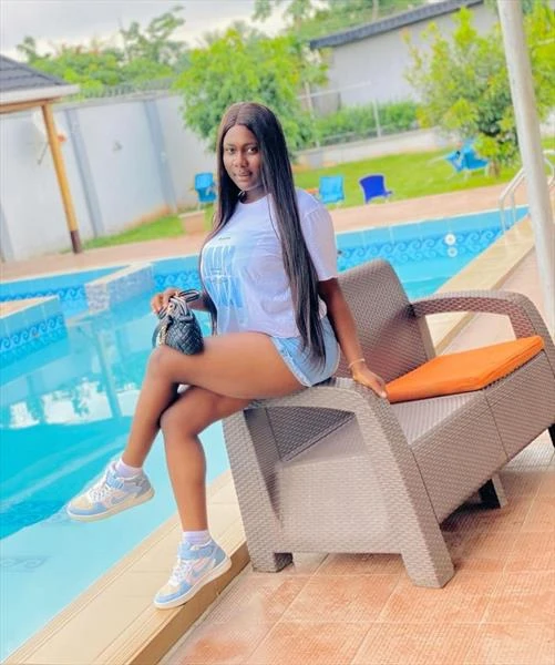 Q Diva, Escort, Accra