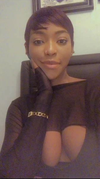 Lulu, Escort, Cotonou
