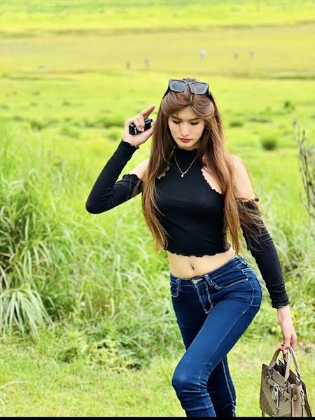 yumii, Escort, Makati