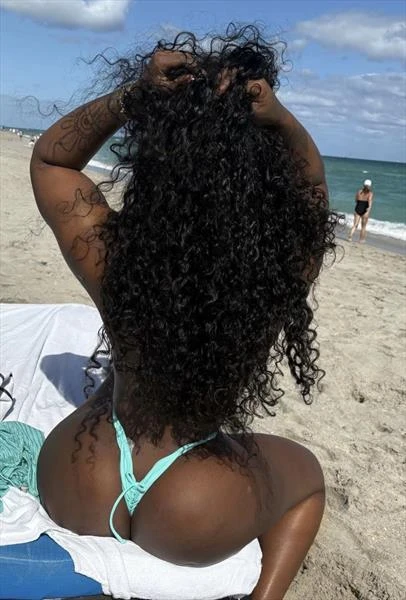 Nany, Escort, Nassau