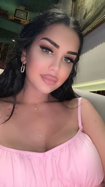 Esya, Escort, Baku