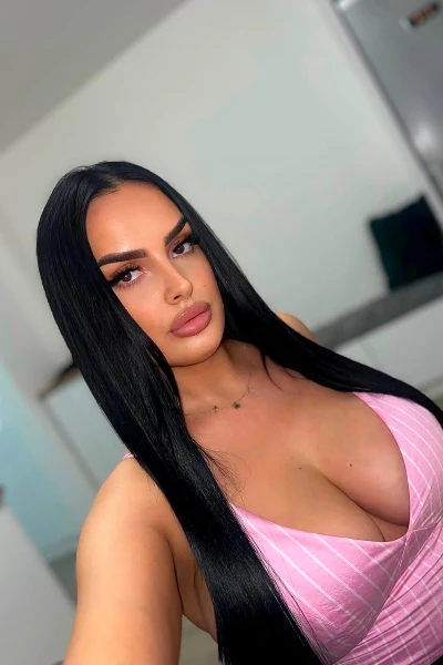 Adelle, Escort, Reykjavík