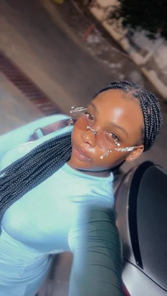 Mia, Escort, Accra