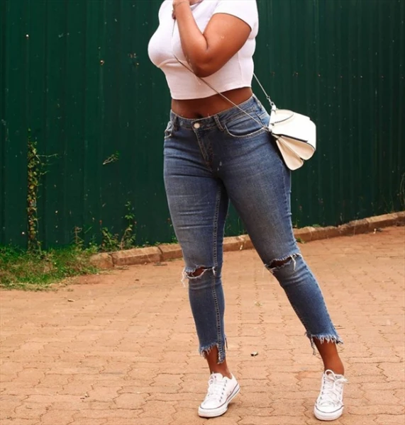 Hadisha, Escort, Dakar