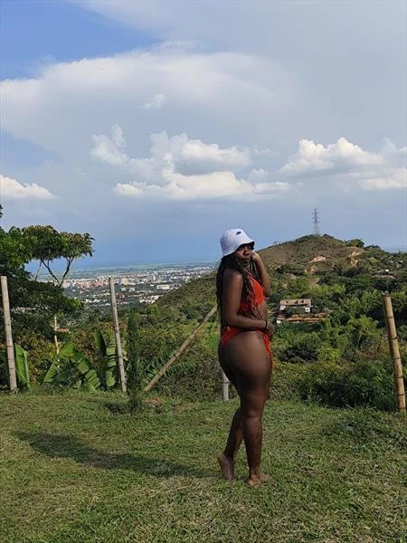 La negra ❤️👑 — 1 / 2