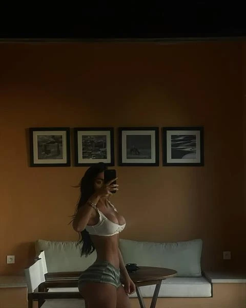Milana, Escort, Dakar