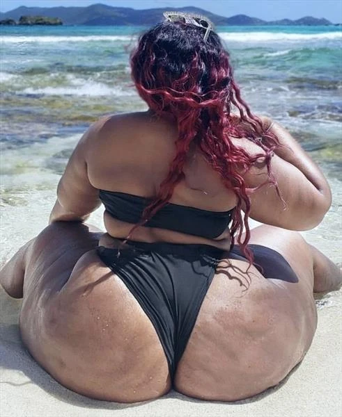 Black chubby girl — 1 / 2