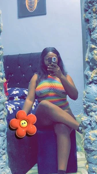 Daavikolovivi, Escort, Accra
