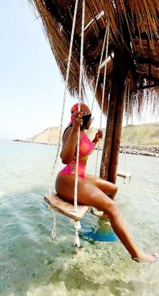 Coco, Escort, Lomé