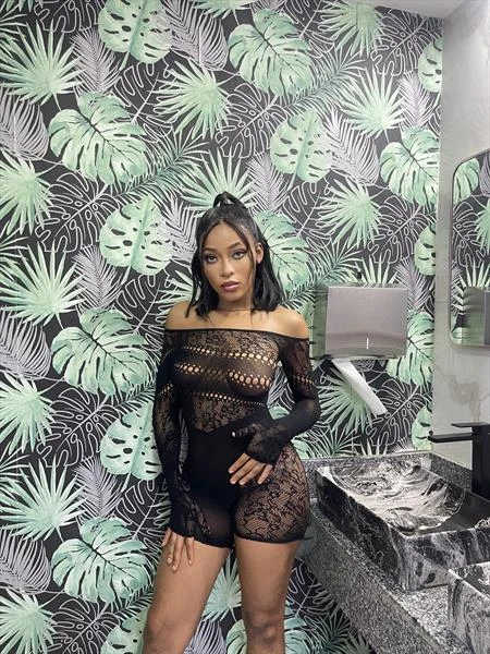 Annika, Escort, Accra