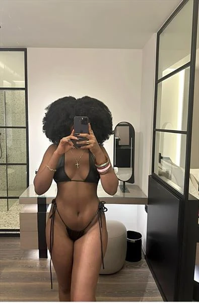 Elena, Escort, Dakar