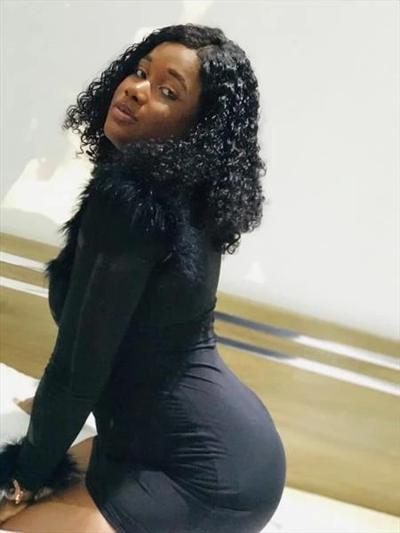 Petite — 1 / 2